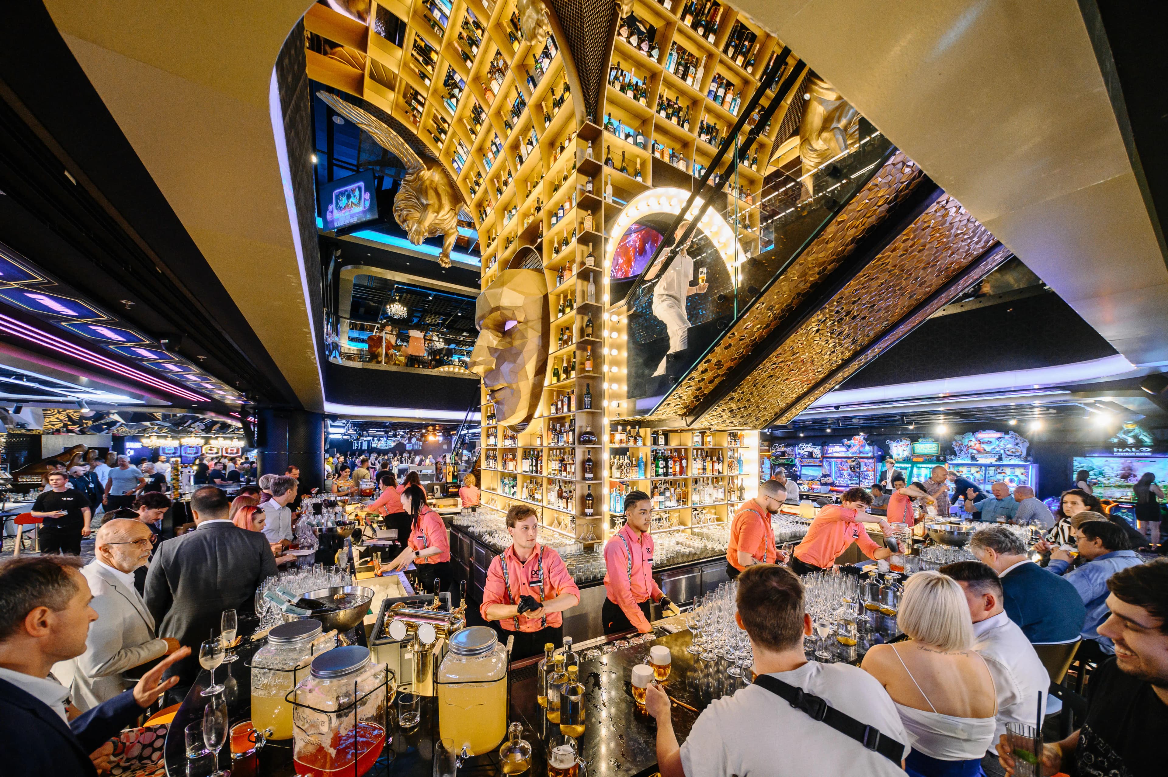 Bar und Eventbereich im LEVELS Prague während einer Firmenfeier
